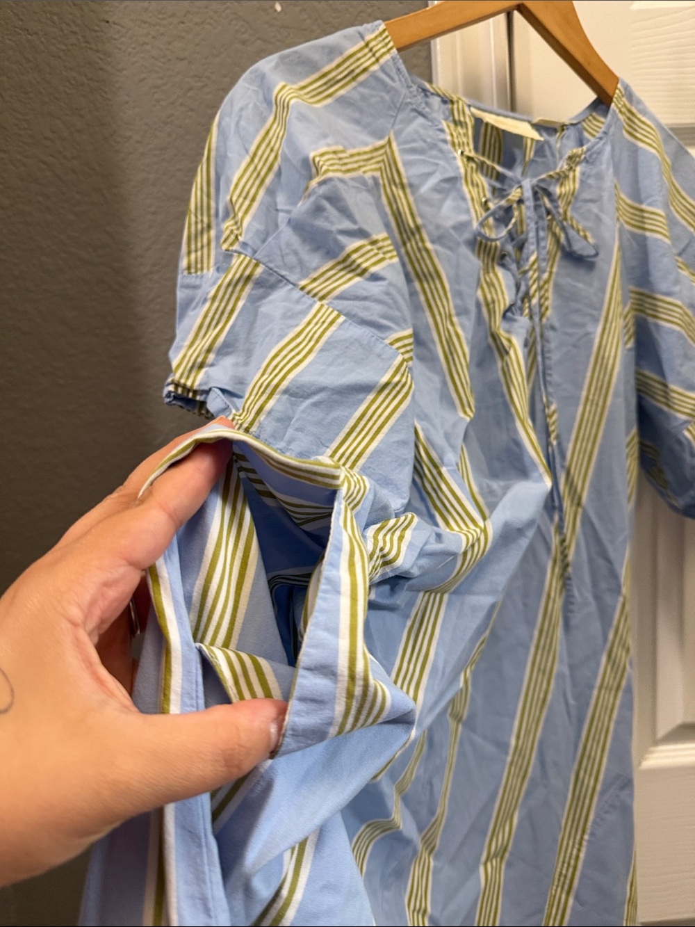 Anthropologie | Maeve short sleeve crossover v neck midi dress size medium - Picture 5 of 7